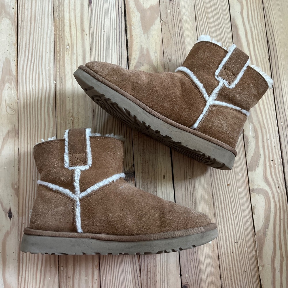 UGG Classic Mini II Chestnut Suede Sheepskin Boots Fur lining Womens Size 7